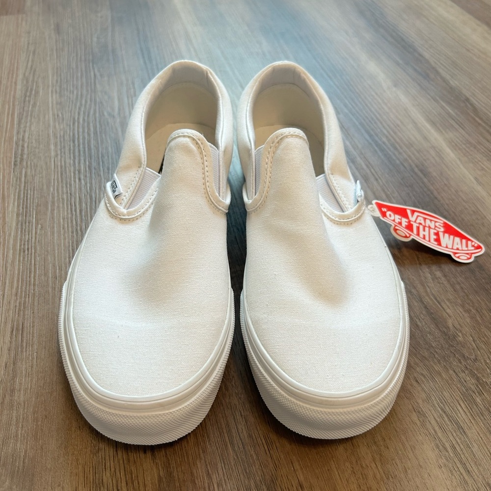 Brand new Vans M7.5/W9.0